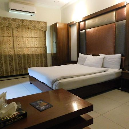 Hotel Multan Exterior foto