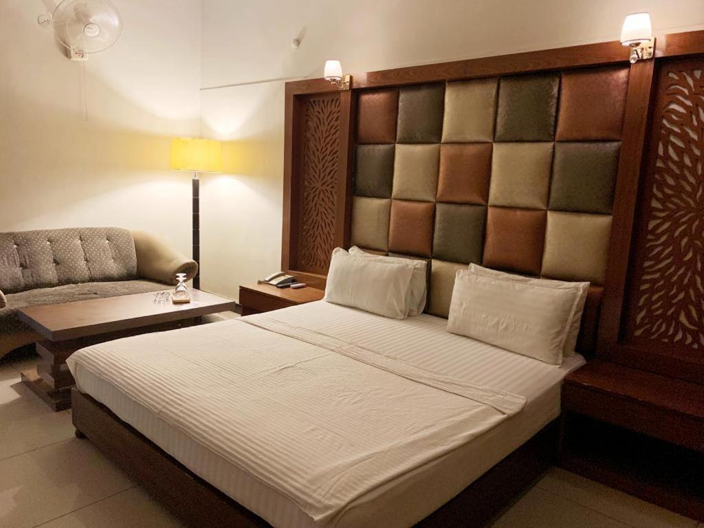 Hotel Multan Exterior foto