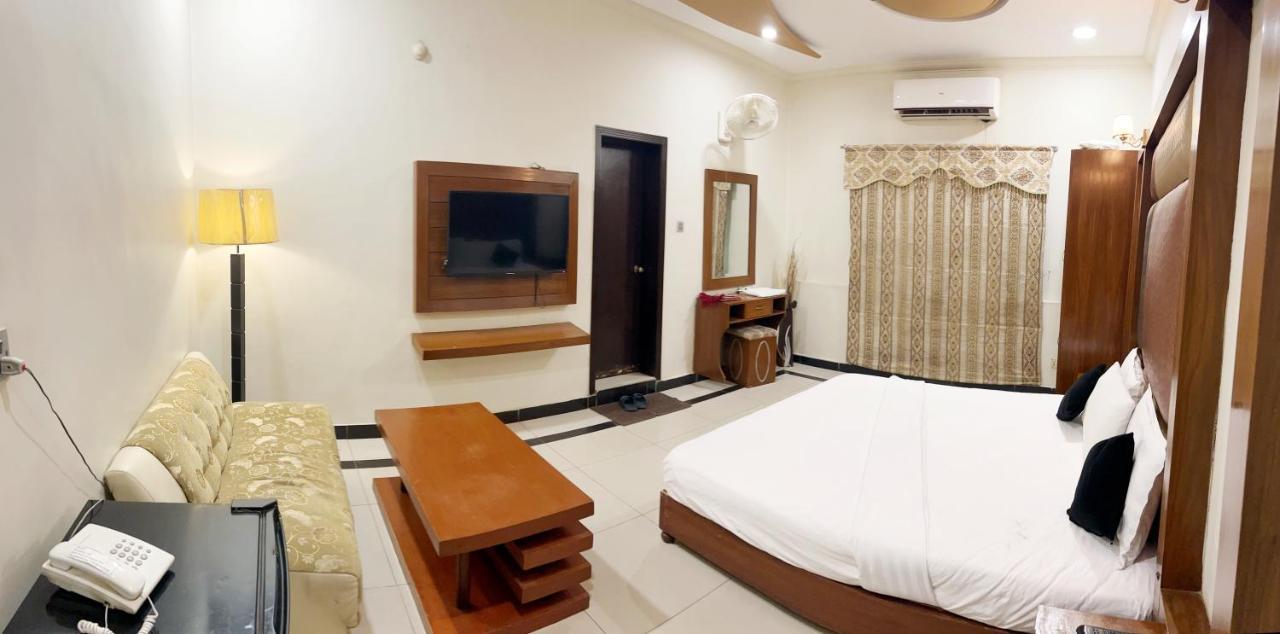 Hotel Multan Exterior foto