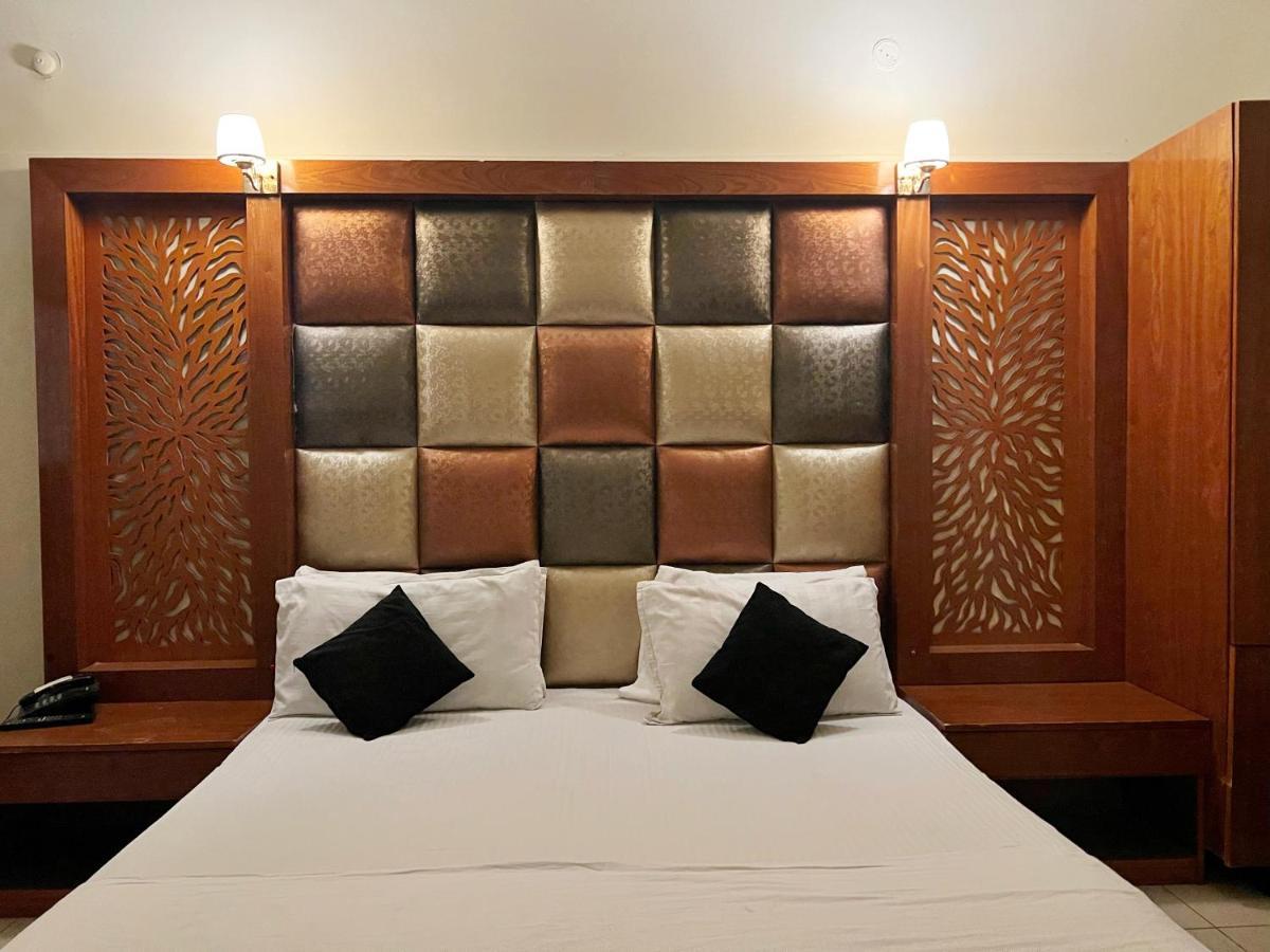 Hotel Multan Exterior foto