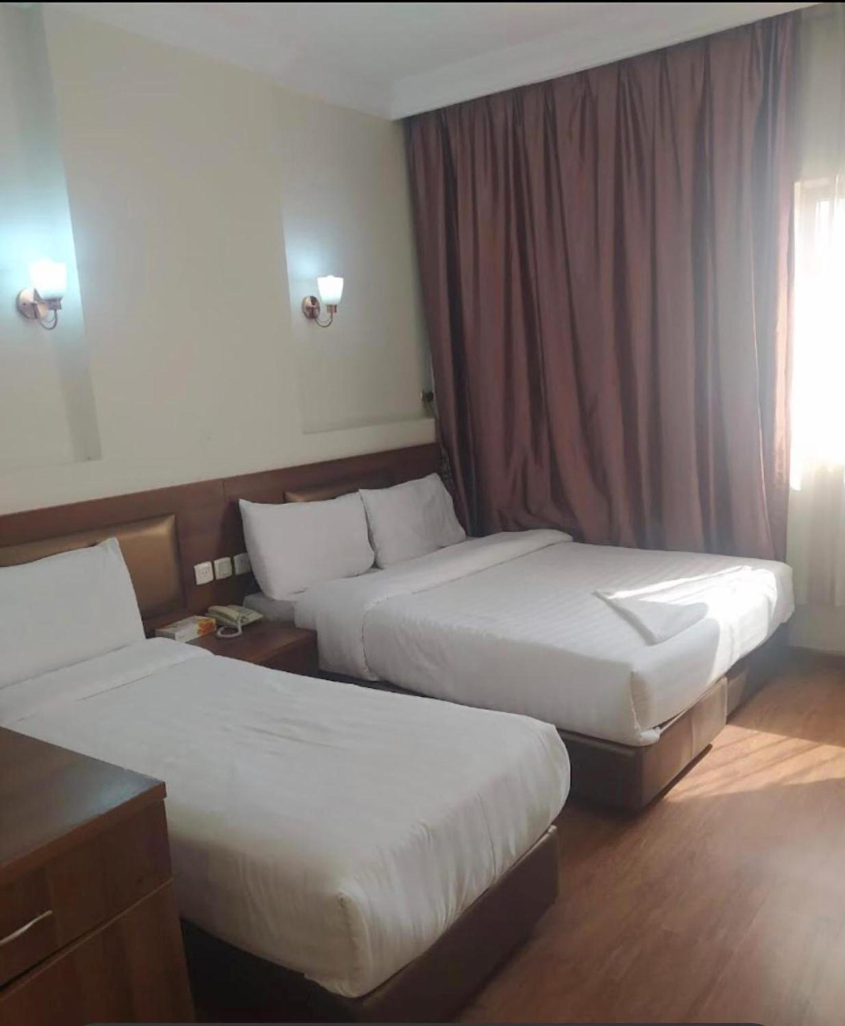 Hotel Multan Exterior foto