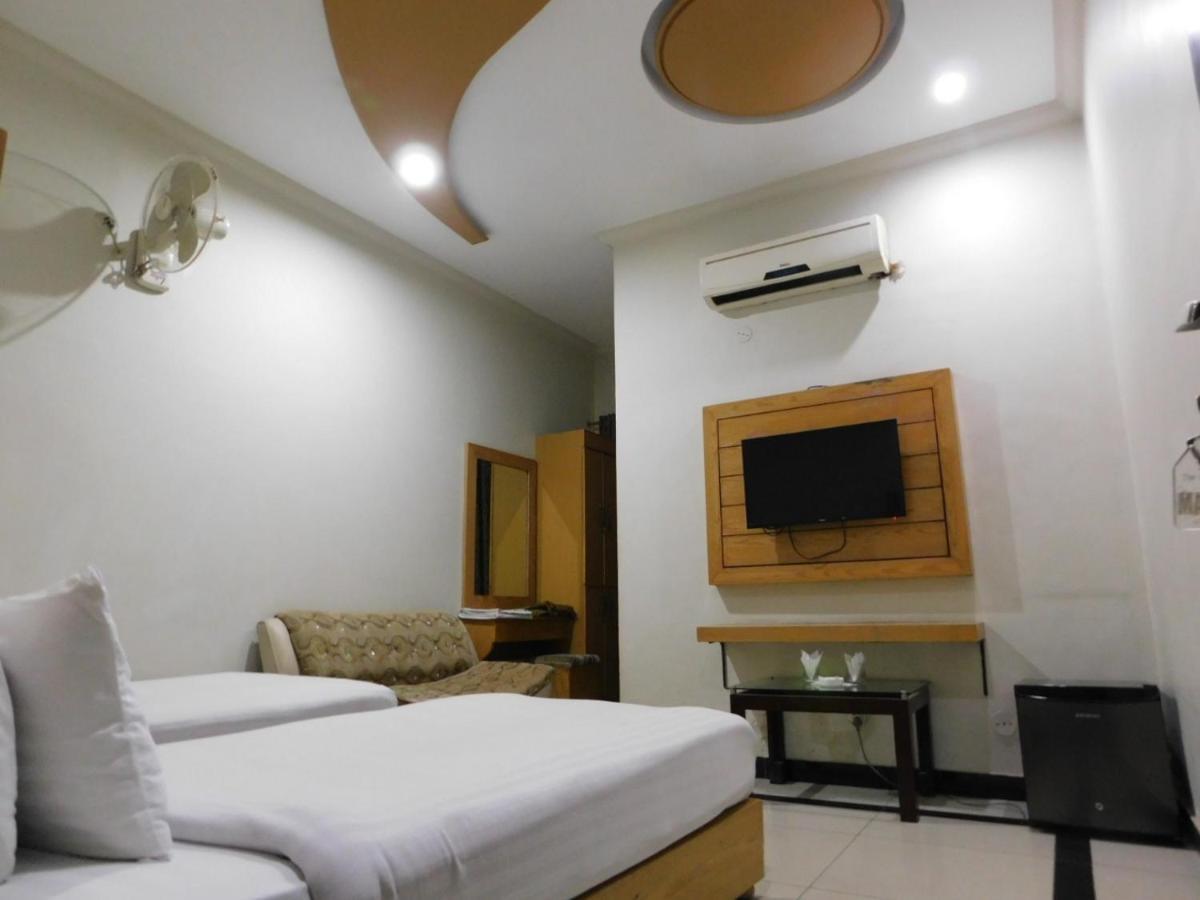 Hotel Multan Exterior foto