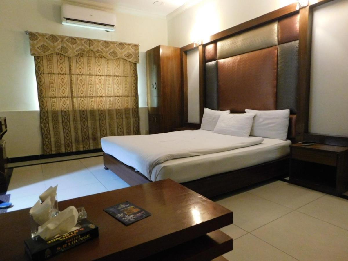 Hotel Multan Exterior foto