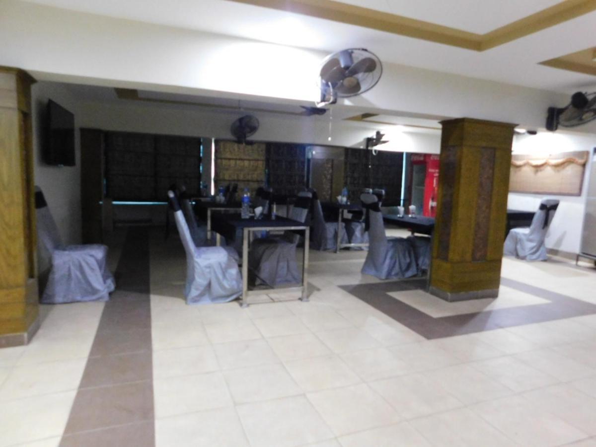 Hotel Multan Exterior foto