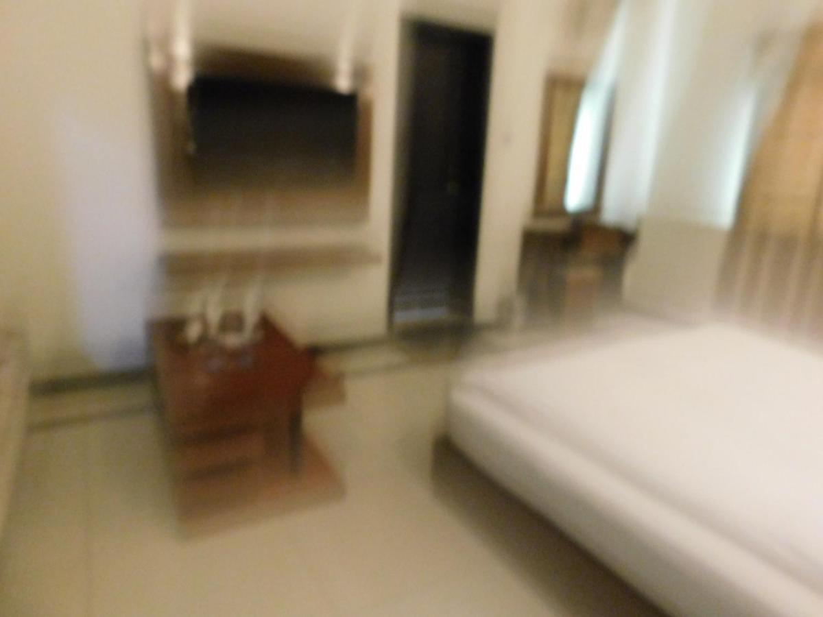 Hotel Multan Exterior foto