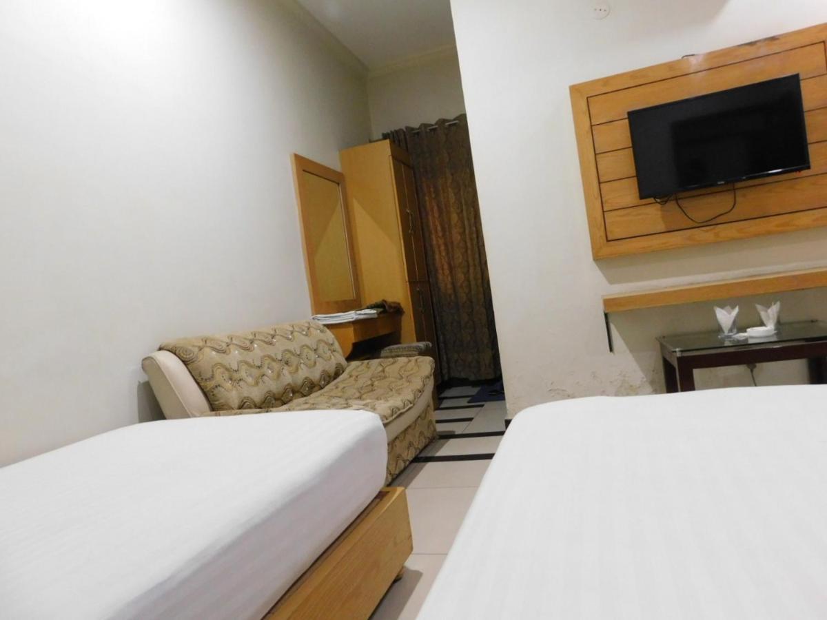 Hotel Multan Exterior foto